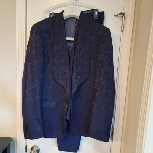 Men's formal suit - Picture 1 of 10